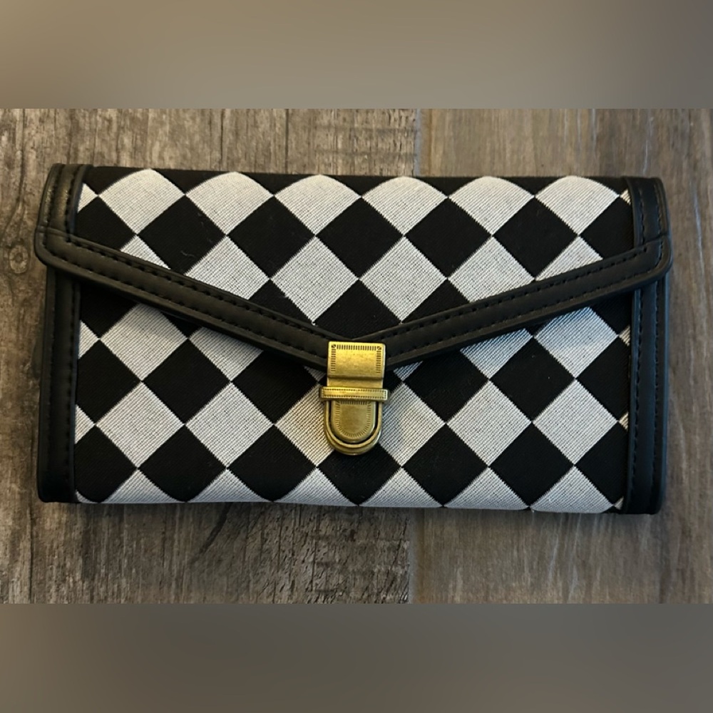 Black and White Diamond Print Wallet